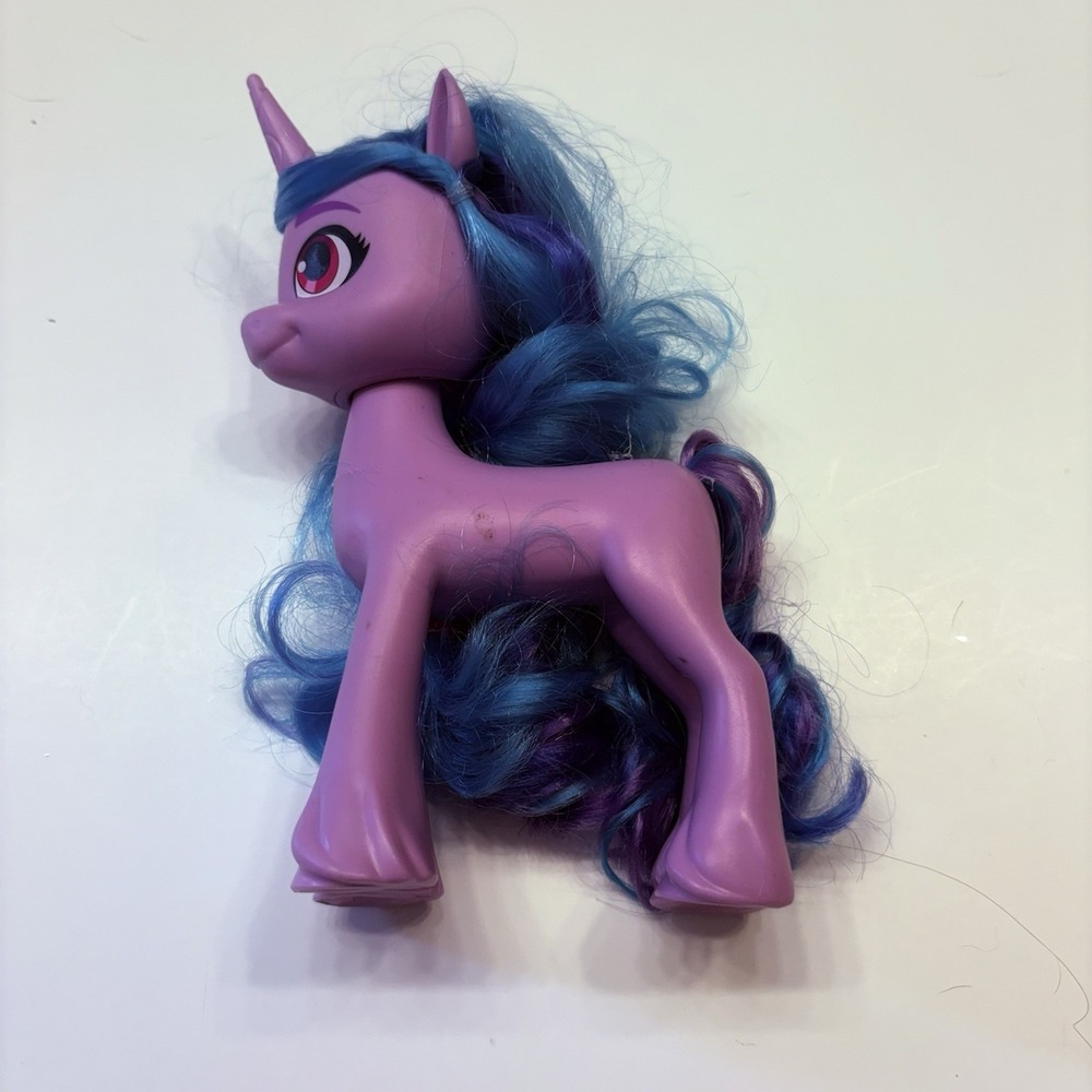 My Little Pony Izzy Moonbow 6" Figure A New Generation Shining Adventures MLP